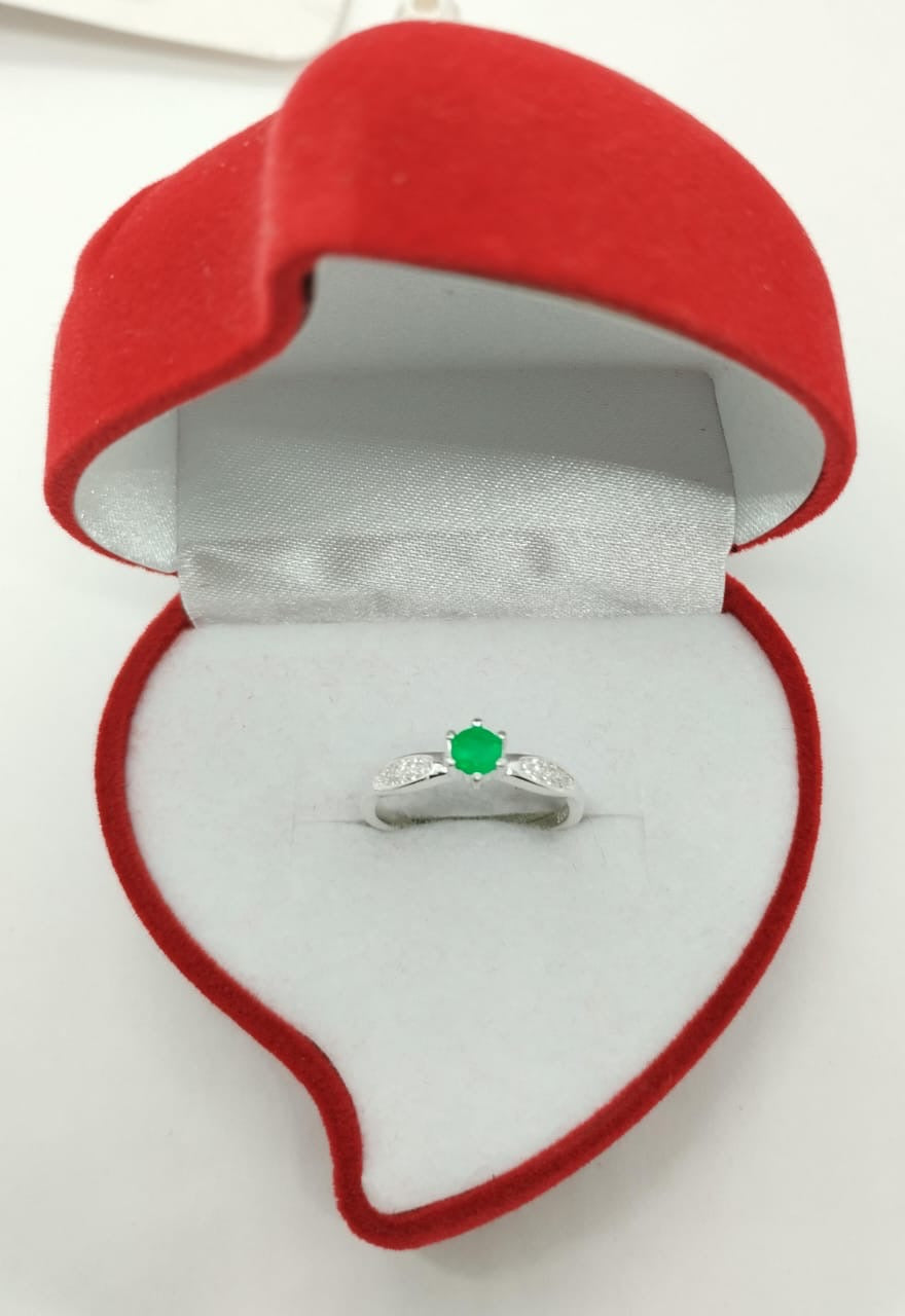 Anillos en Plata 925 con Esmeralda colombiana – Tallas de la 5 a la 7 y Diseños Variados