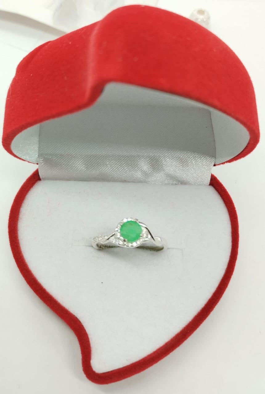Anillos en Plata 925 con Esmeralda colombiana – Tallas de la 5 a la 7 y Diseños Variados
