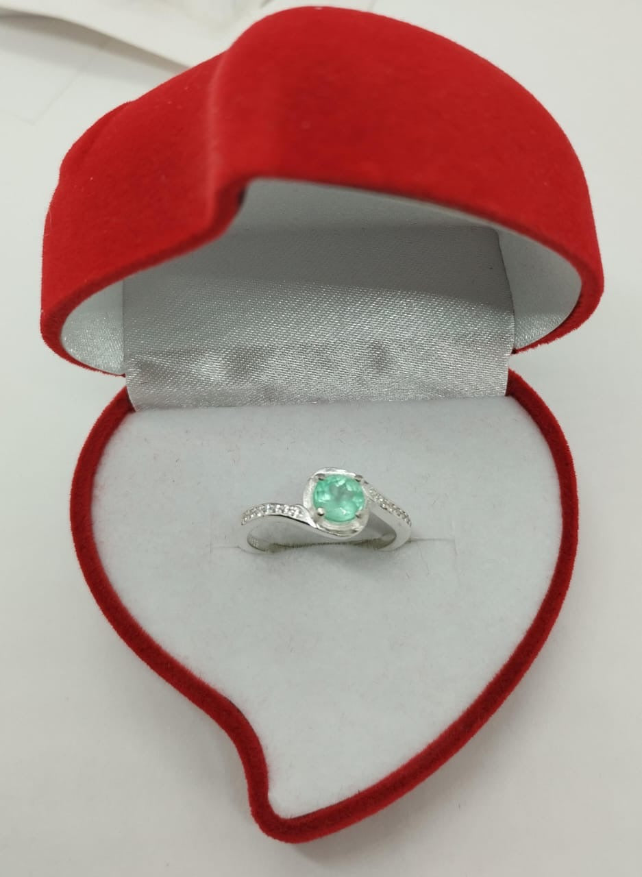 Anillos en Plata 925 con Esmeralda colombiana – Tallas de la 5 a la 7 y Diseños Variados