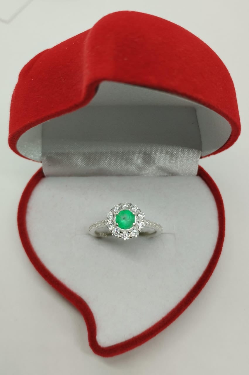 Anillos en Plata 925 con Esmeralda colombiana – Tallas de la 5 a la 7 y Diseños Variados