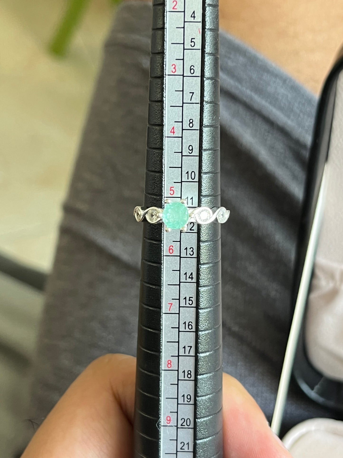 Anillos en Plata 925 con Esmeralda colombiana – Tallas de la 5 a la 7 y Diseños Variados