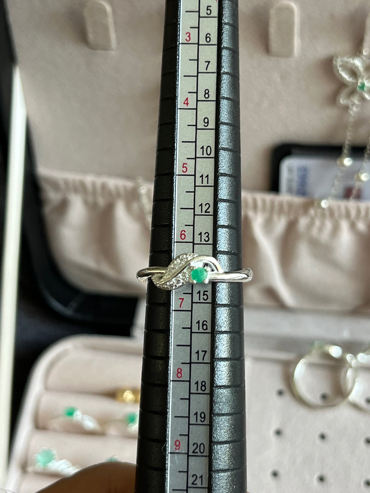 Anillos en Plata 925 con Esmeralda colombiana – Tallas de la 5 a la 7 y Diseños Variados