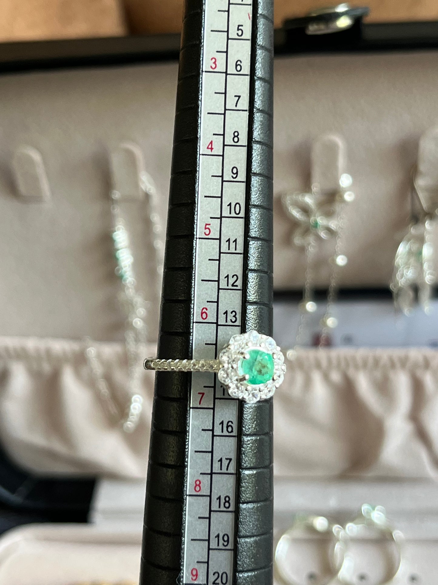 Anillos en Plata 925 con Esmeralda colombiana – Tallas de la 5 a la 7 y Diseños Variados