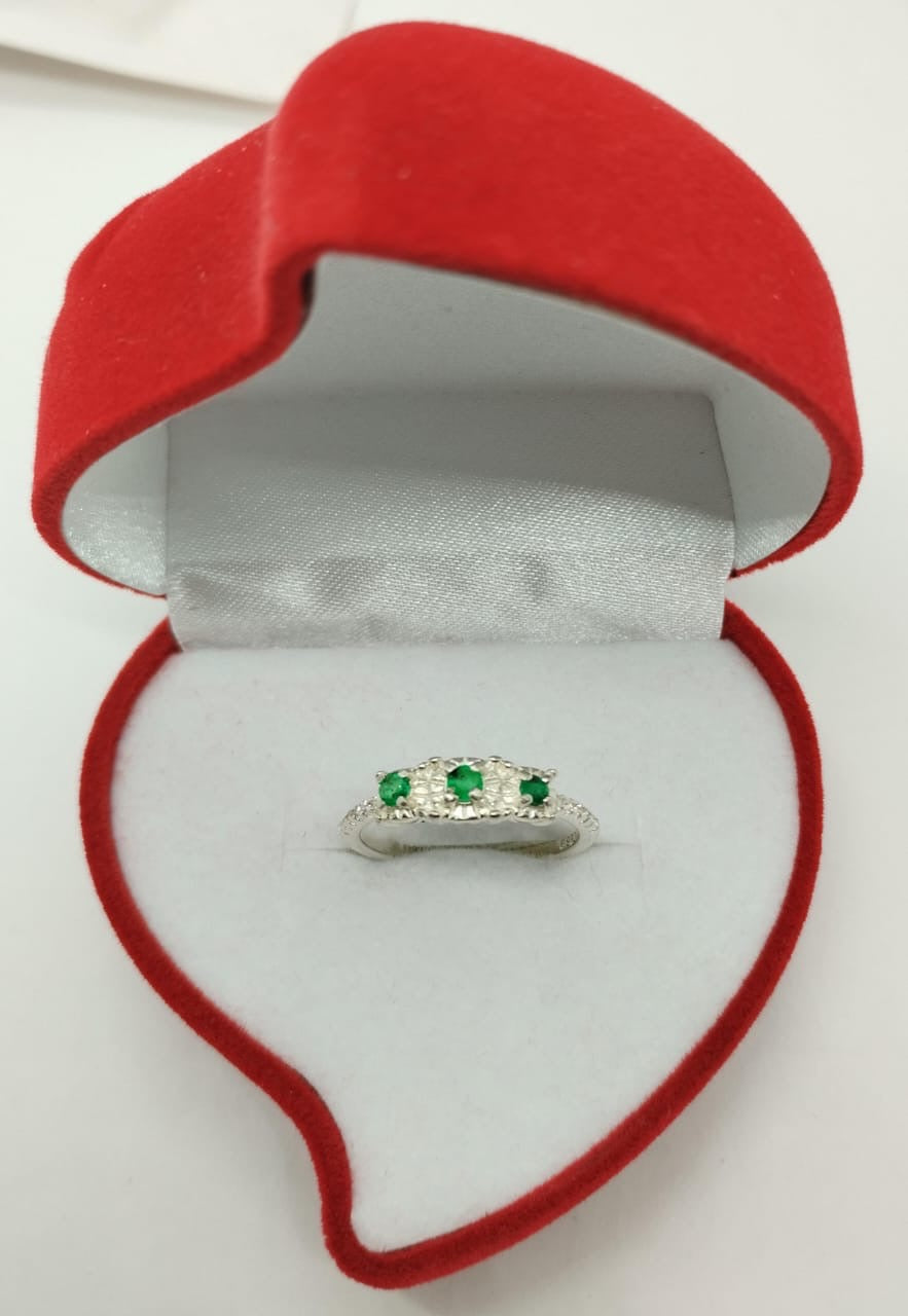 Anillos en Plata 925 con Esmeralda colombiana – Tallas de la 5 a la 7 y Diseños Variados