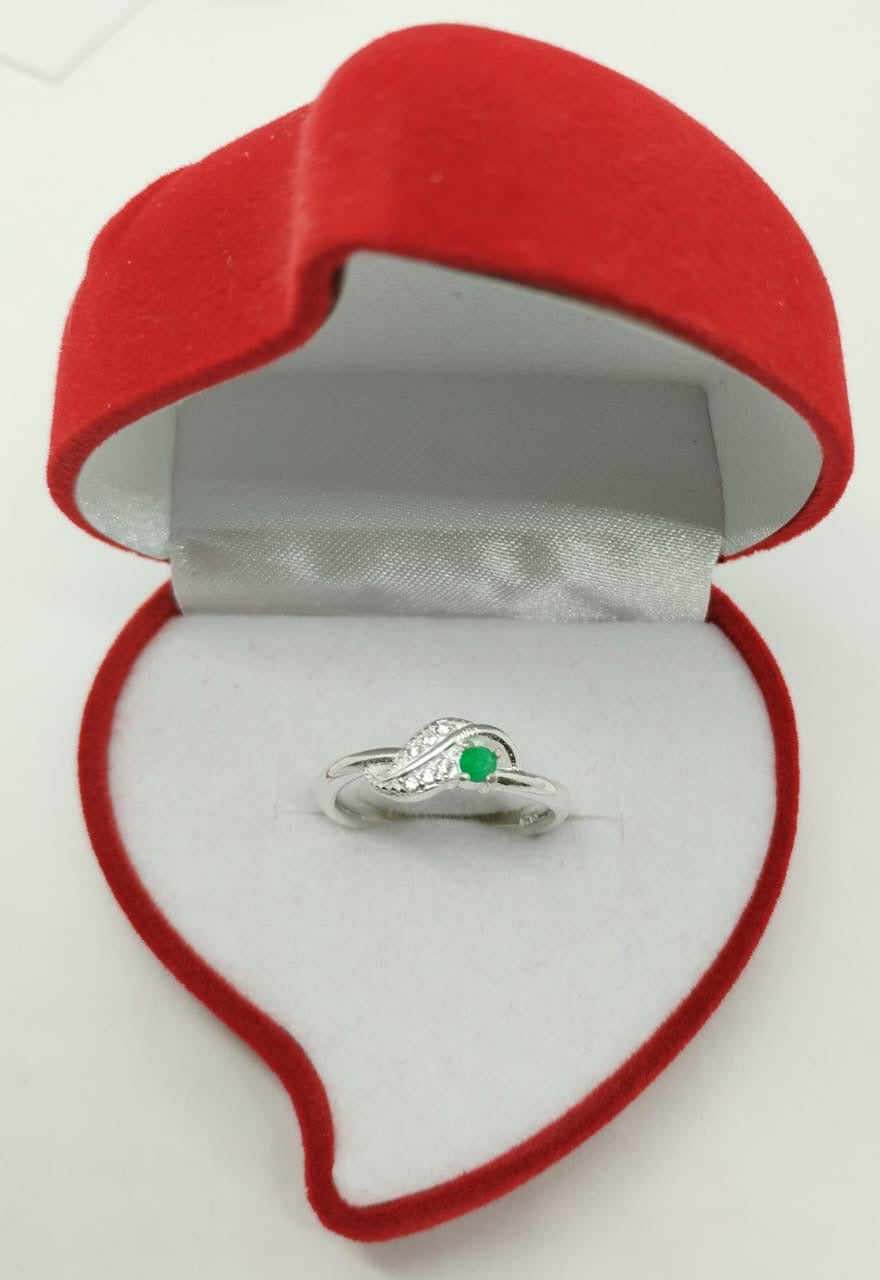 Anillos en Plata 925 con Esmeralda colombiana – Tallas de la 5 a la 7 y Diseños Variados