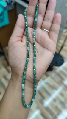 Balines Cuadrados de Esmeralda Natural 4x4 mm – Ideales para Manillas