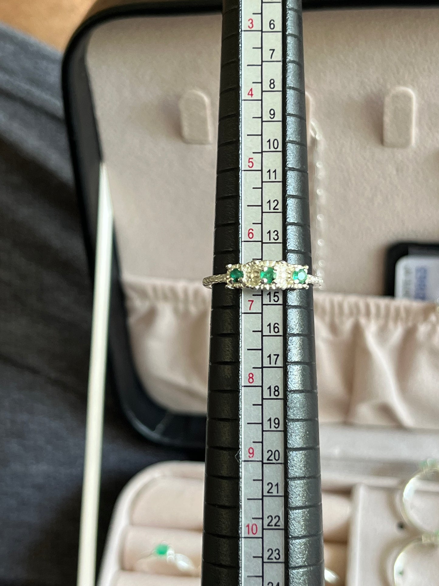 Anillos en Plata 925 con Esmeralda colombiana – Tallas de la 5 a la 7 y Diseños Variados